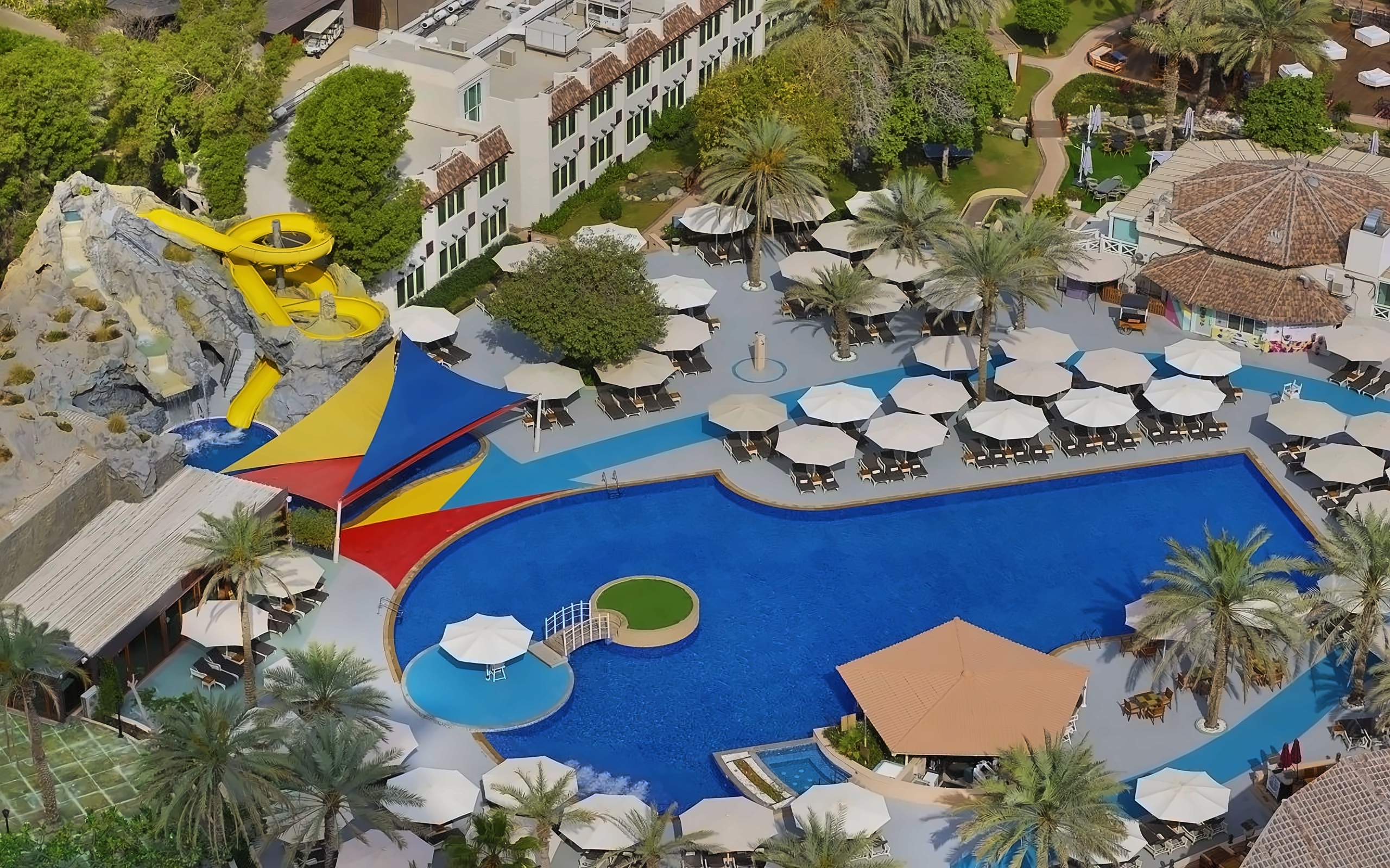 HGR-Bird-Eye-View-Pool-Water-Slides